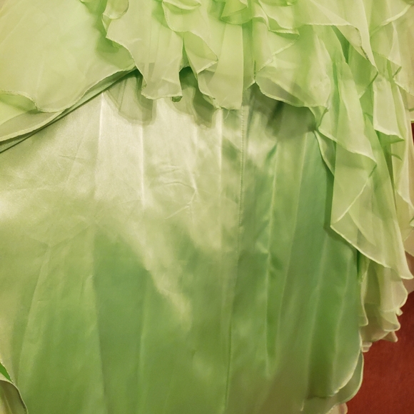 Dress - Picture 7 of 8